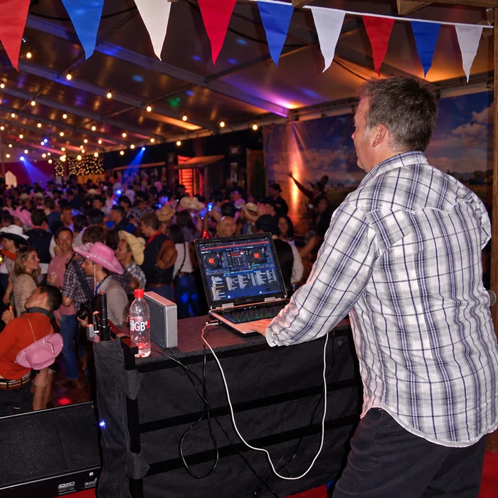 Jonathon at the decks with a full dance floor in front of him